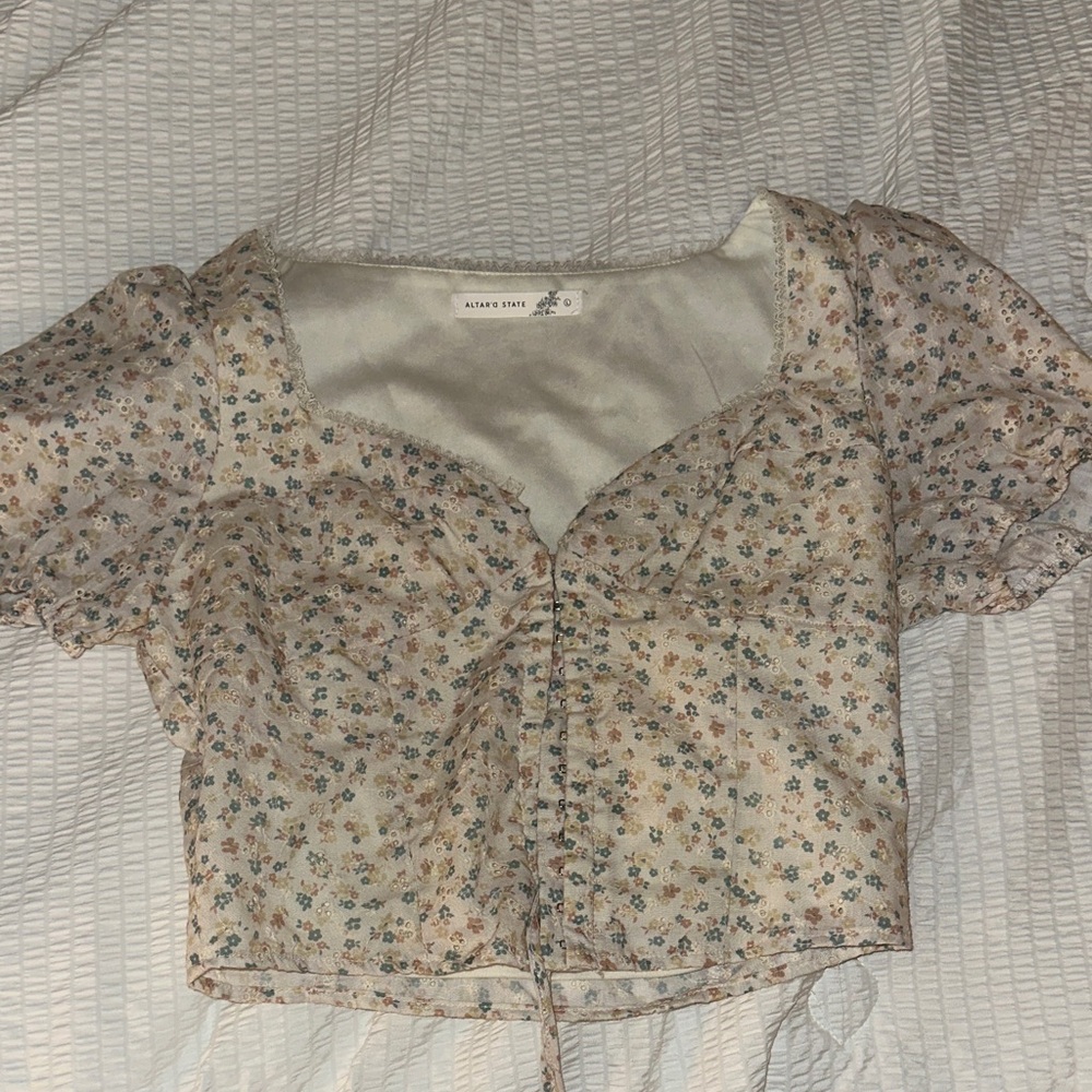 Altar'd State Floral Puff Sleeve Blouse